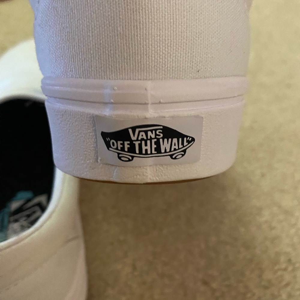 BRAND NEW PAIR OF WHITE VANS WITH TAGS